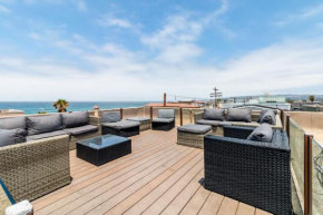 Fantastic Mission Beach condo steps to the Beach